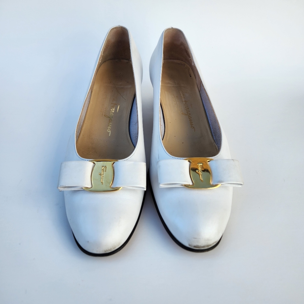 Salvatore Ferragamo Vintage '00 Vara White Leather Flats With Bow - Picture 2 of 15